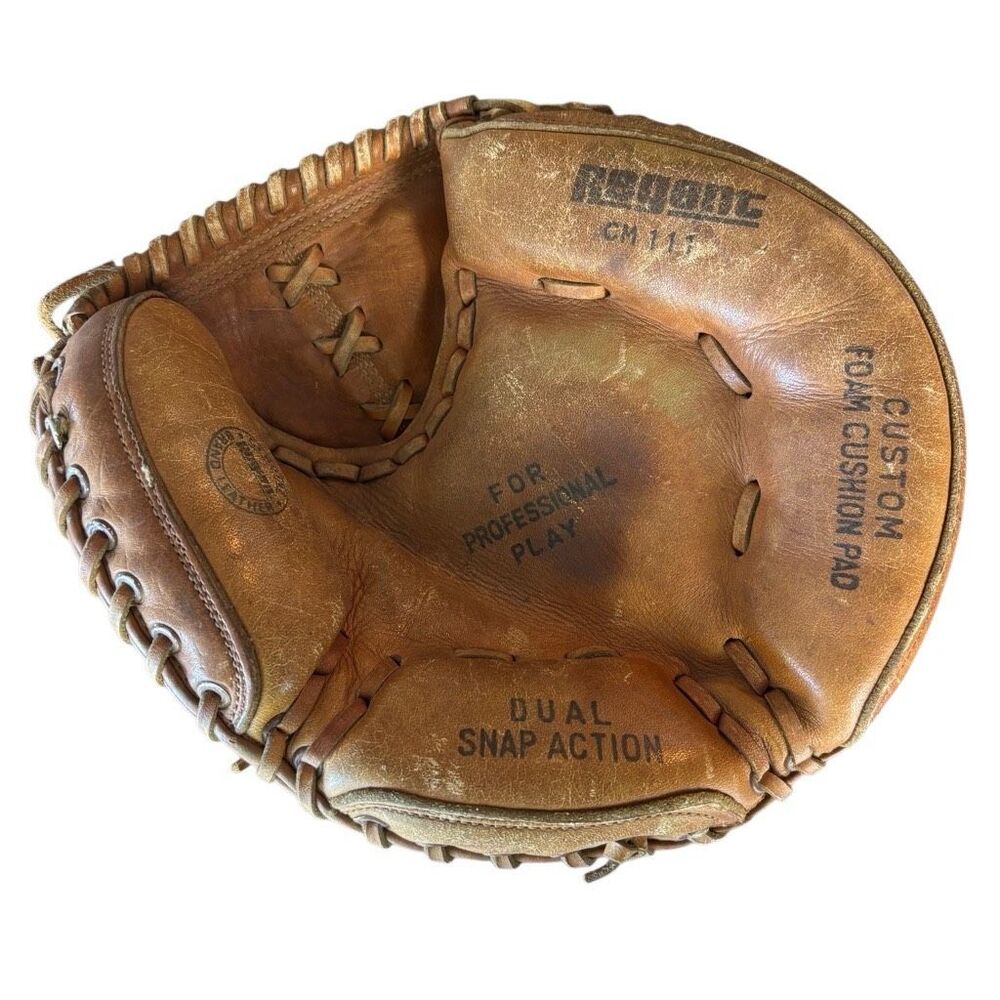 Regent CM 111 Dual Snap Action Catchers Mitt